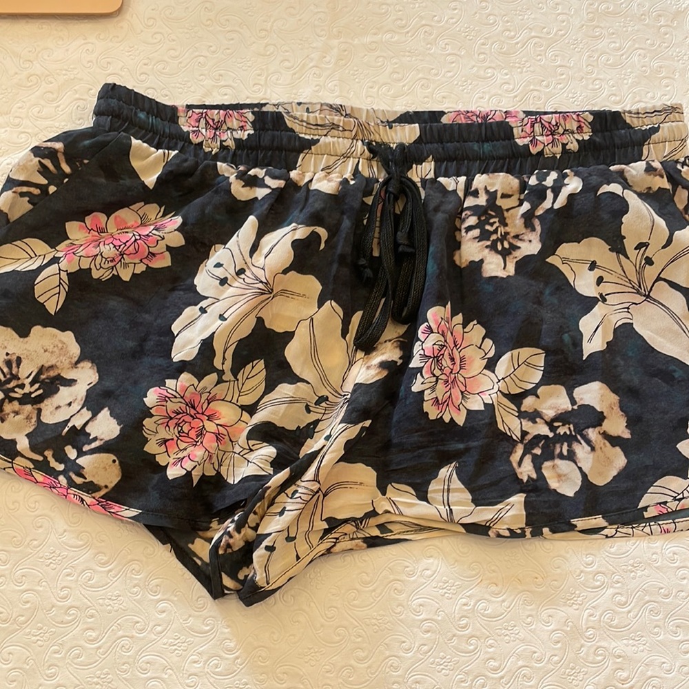 Elizabeth and James floral shorts